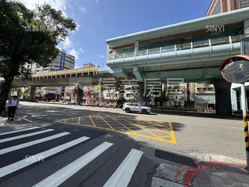 國泰中泰大面寬一樓庭院戶房屋室內格局與周邊環境