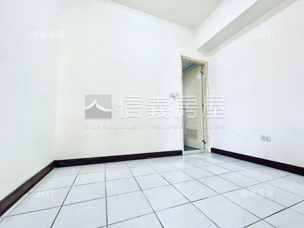 近新平國小便宜高樓三房房屋室內格局與周邊環境