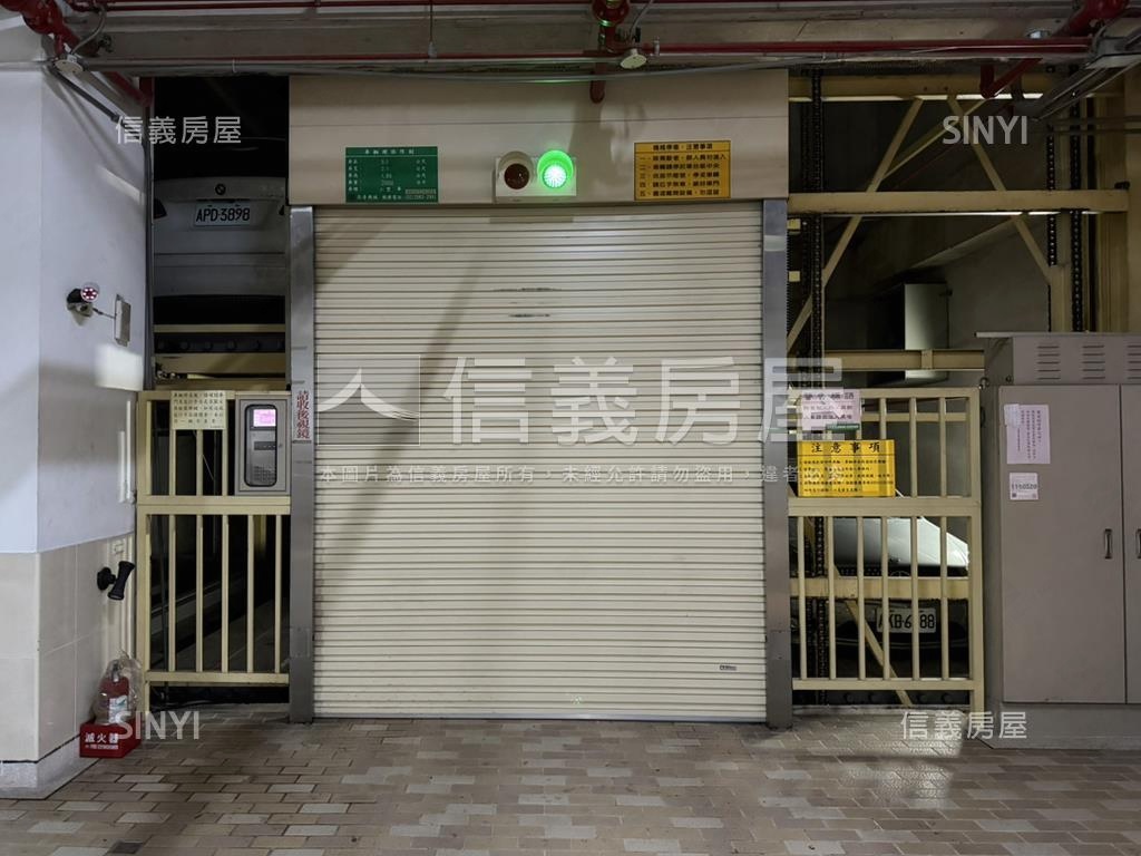 金富２挑高三房車位房屋室內格局與周邊環境