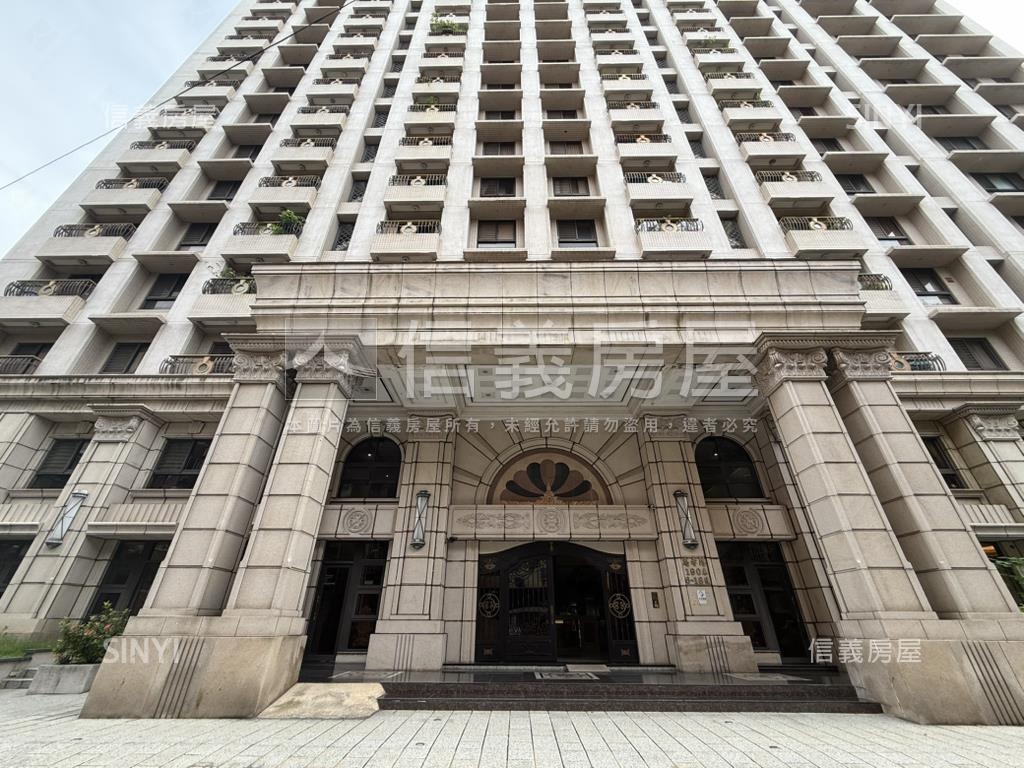 金富２挑高三房車位房屋室內格局與周邊環境
