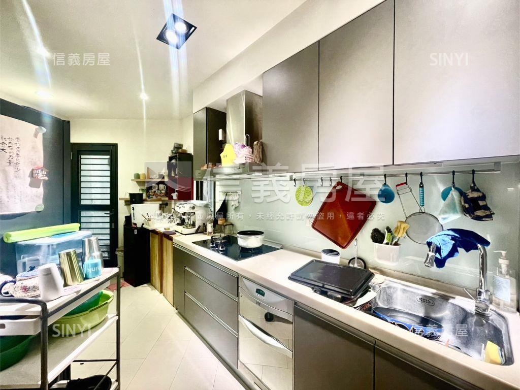 西大路美裝潢邊間透天房屋室內格局與周邊環境