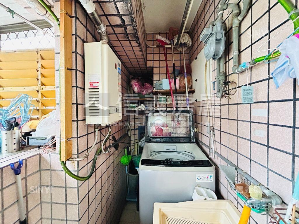 河岸第一排三房坡平車位房屋室內格局與周邊環境