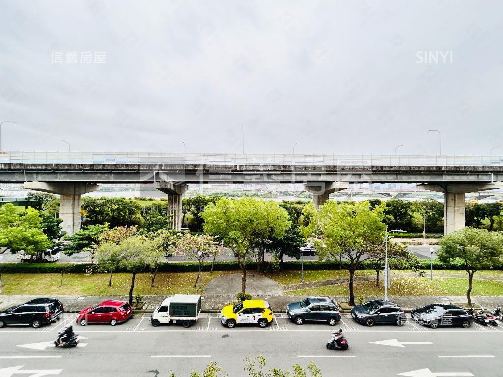 河岸第一排三房坡平車位房屋室內格局與周邊環境