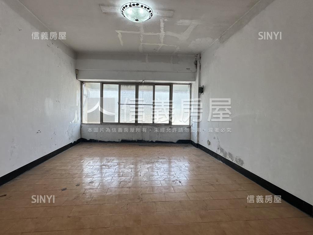 前路後巷車水馬龍黃金透店房屋室內格局與周邊環境