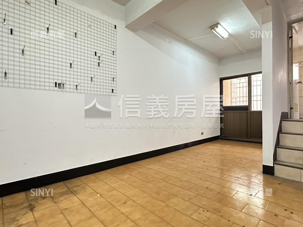 前路後巷車水馬龍黃金透店房屋室內格局與周邊環境