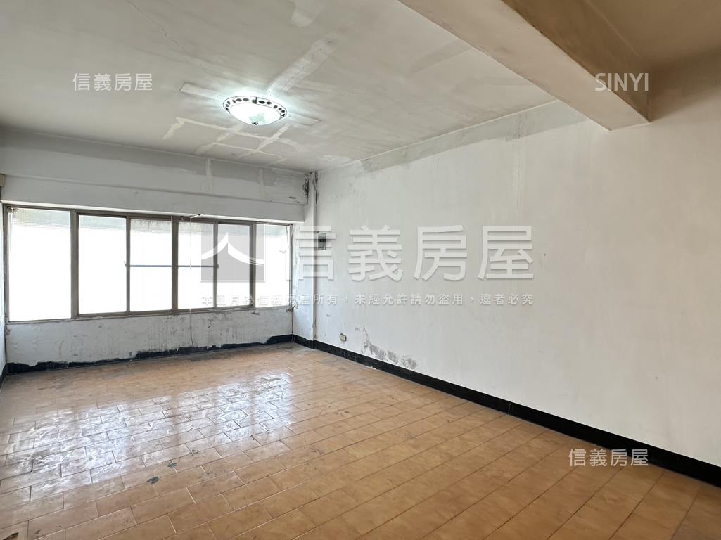 前路後巷車水馬龍黃金透店房屋室內格局與周邊環境