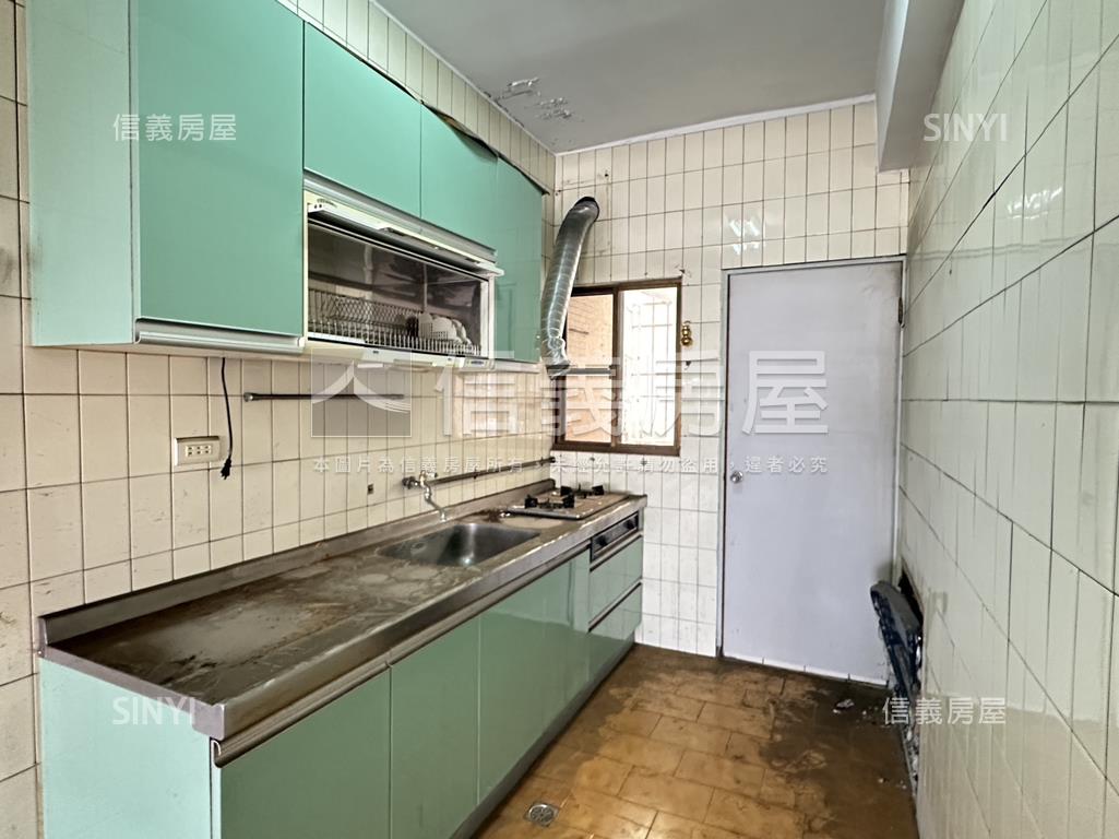 前路後巷車水馬龍黃金透店房屋室內格局與周邊環境