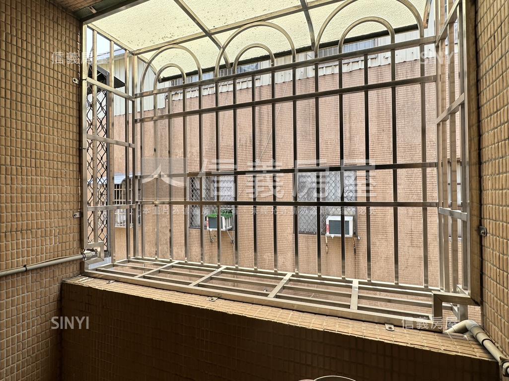 前路後巷車水馬龍黃金透店房屋室內格局與周邊環境