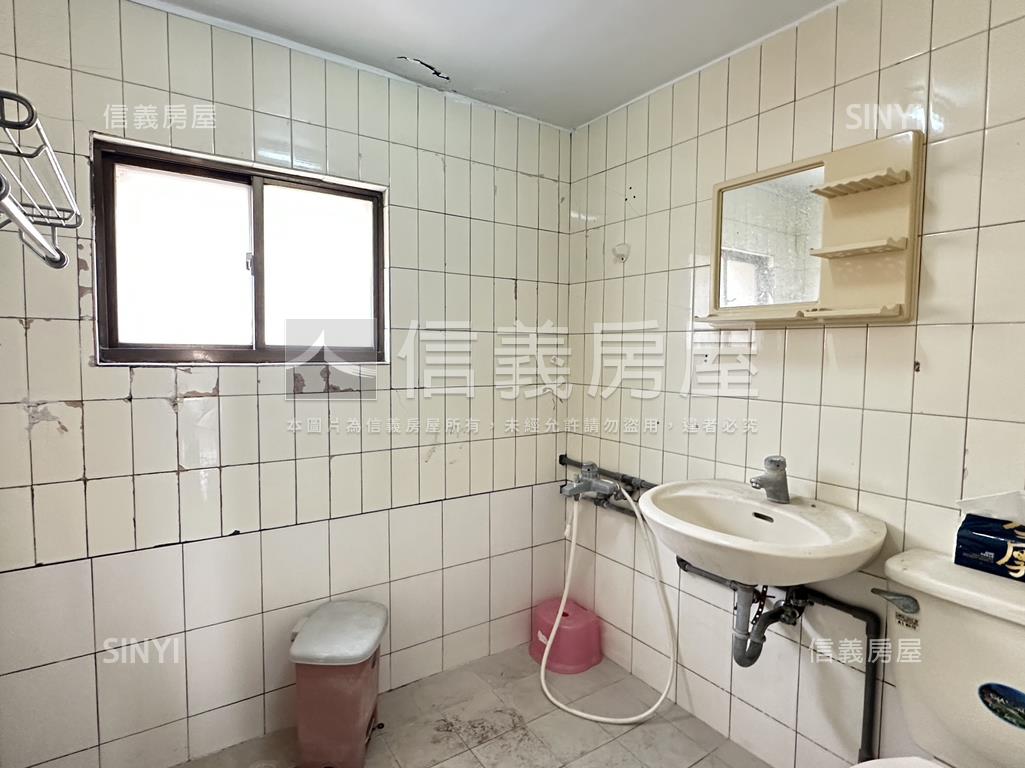 前路後巷車水馬龍黃金透店房屋室內格局與周邊環境