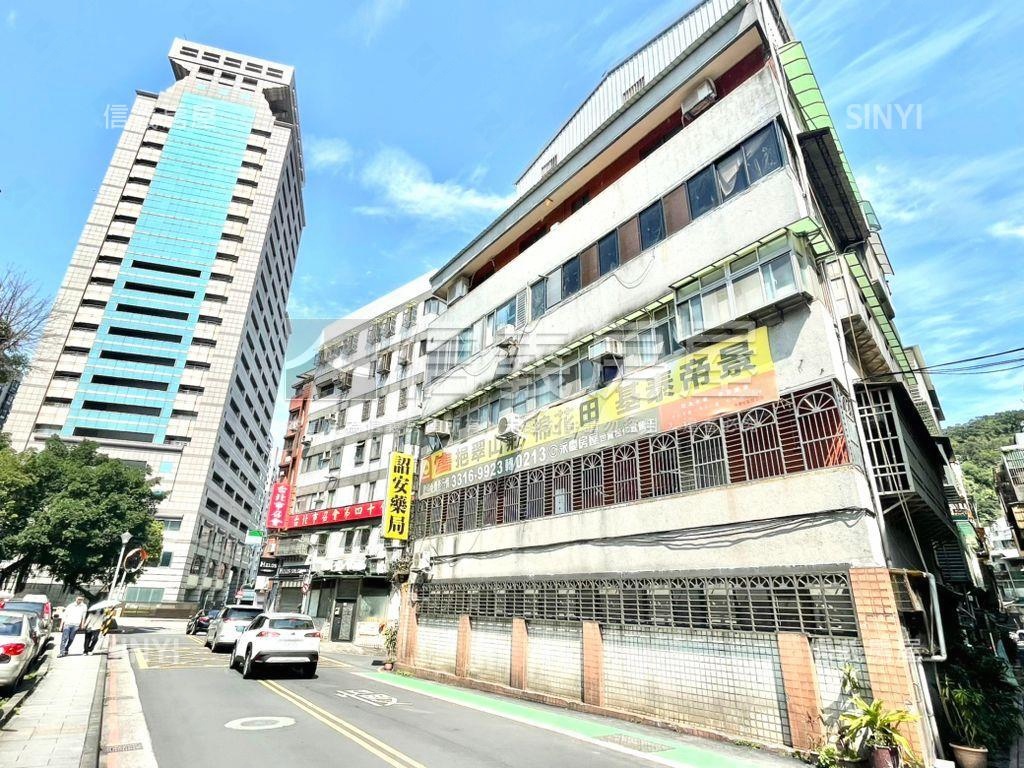 Ｙ３９大面寬三角窗店辦房屋室內格局與周邊環境