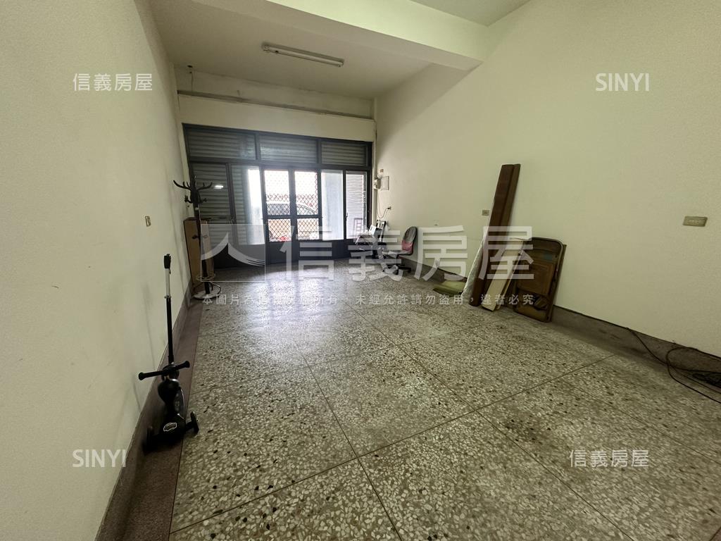近信義國中小臨路透天房屋室內格局與周邊環境