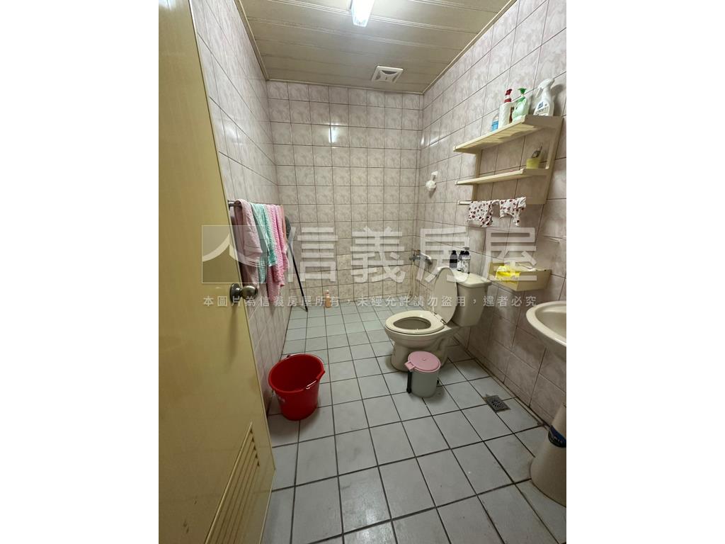 近信義國中小臨路透天房屋室內格局與周邊環境