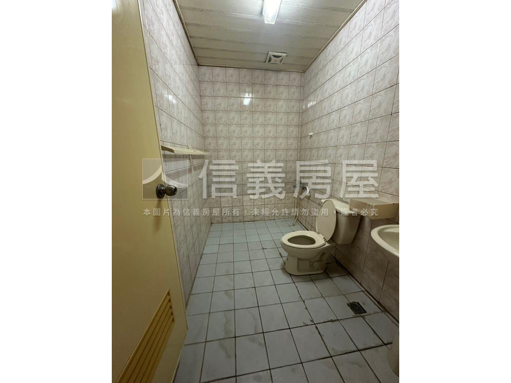近信義國中小臨路透天房屋室內格局與周邊環境