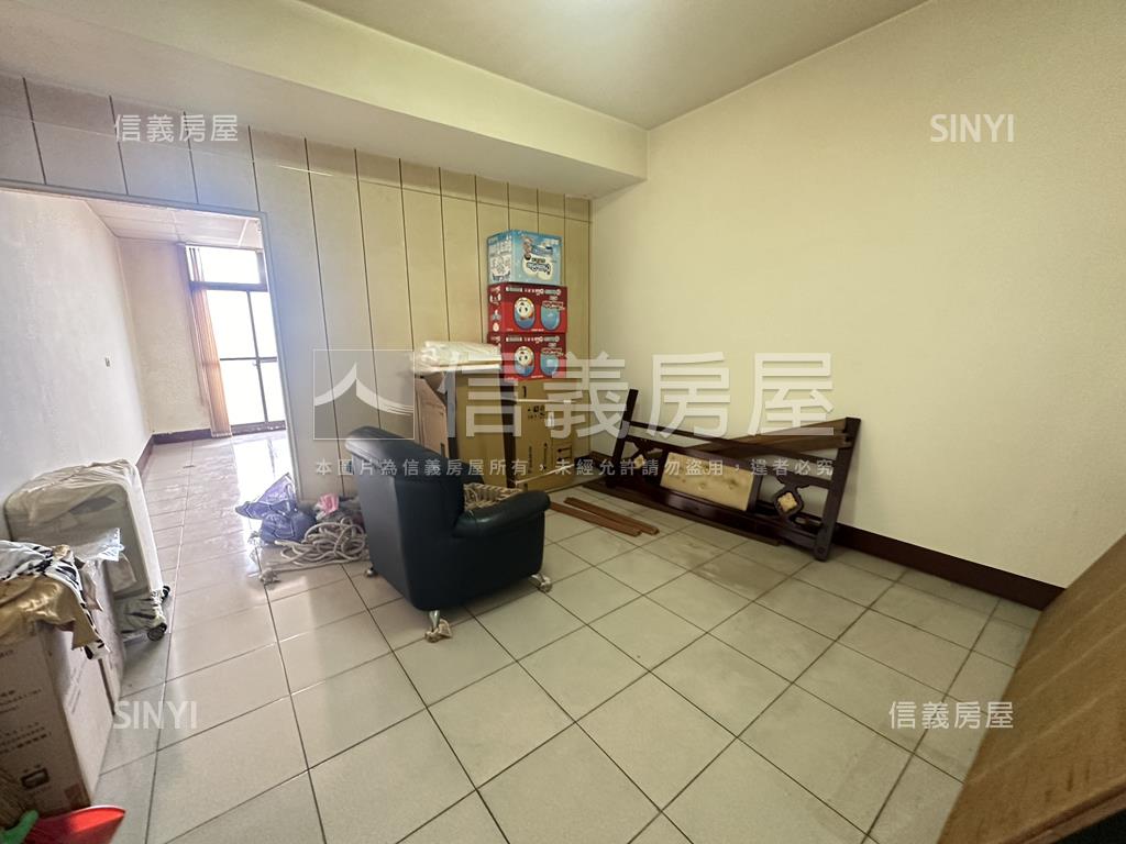 近信義國中小臨路透天房屋室內格局與周邊環境