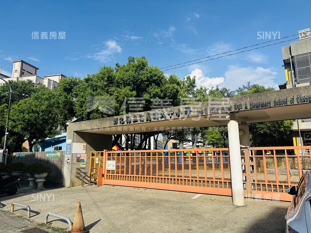 近信義國中小臨路透天房屋室內格局與周邊環境