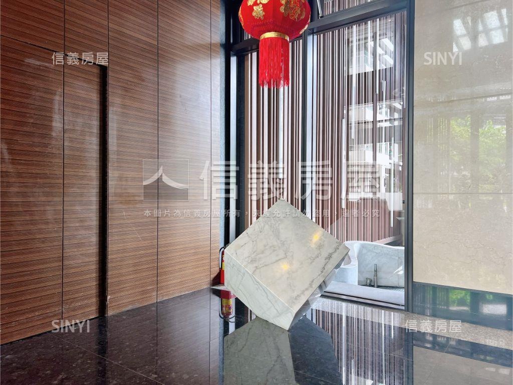 世界之星三房車位房屋室內格局與周邊環境