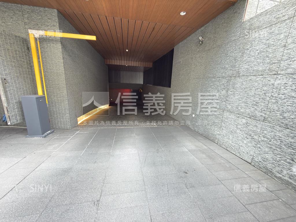 仁愛翠亨豪邸車位２房屋室內格局與周邊環境