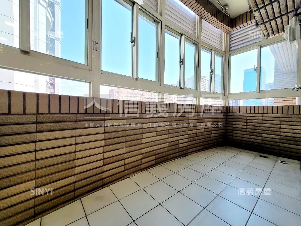 捷運～仁愛特區３房車位房屋室內格局與周邊環境