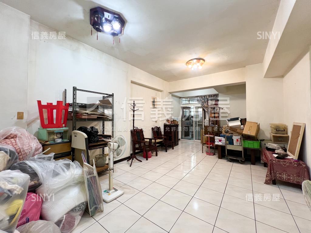 新民街稀有華廈有車位房屋室內格局與周邊環境