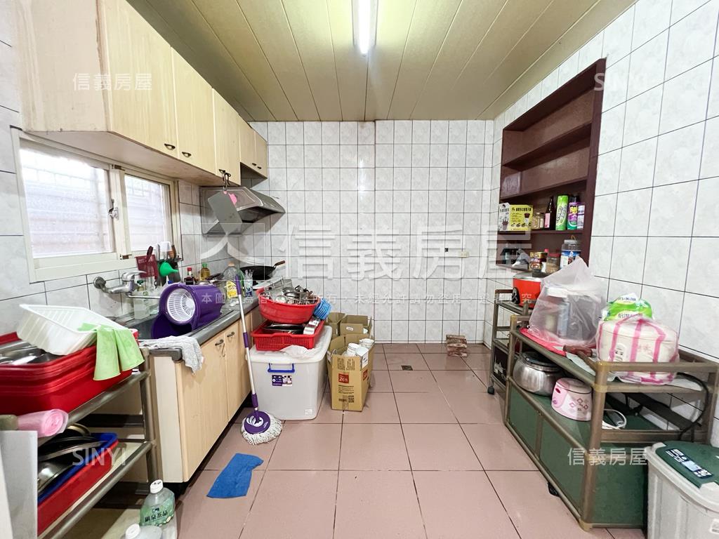 新民街稀有華廈有車位房屋室內格局與周邊環境