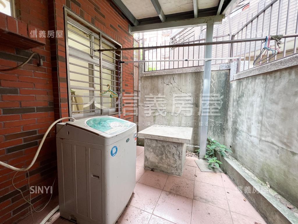 新民街稀有華廈有車位房屋室內格局與周邊環境