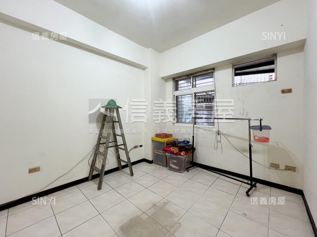 新民街稀有華廈有車位房屋室內格局與周邊環境