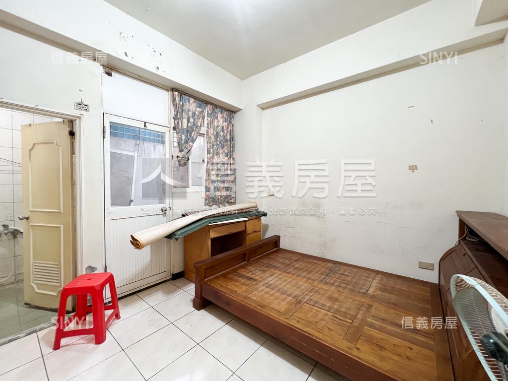 新民街稀有華廈有車位房屋室內格局與周邊環境