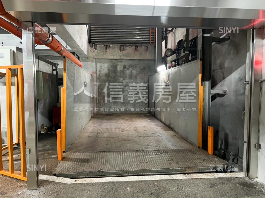 新民街稀有華廈有車位房屋室內格局與周邊環境