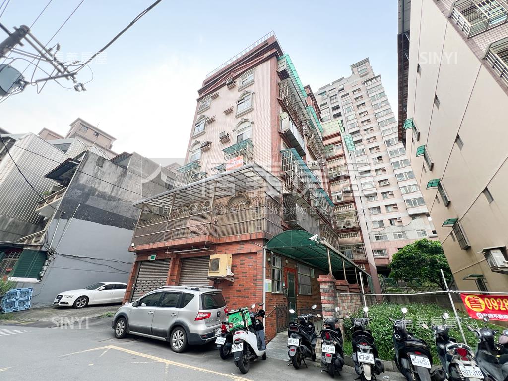 新民街稀有華廈有車位房屋室內格局與周邊環境