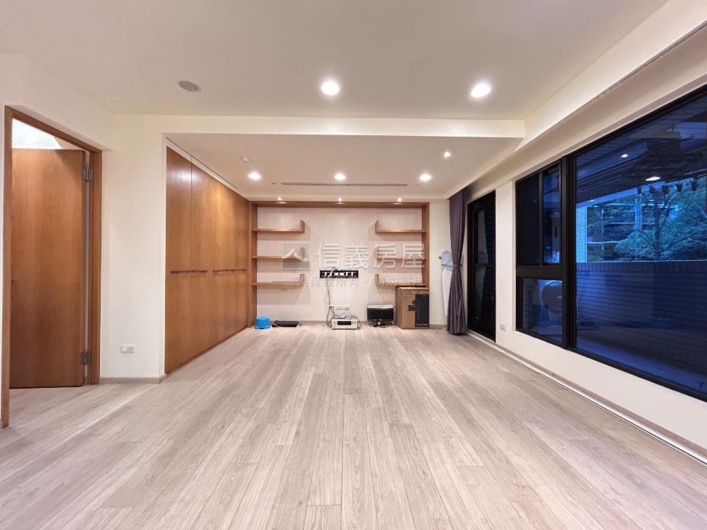 可看屋國賓山莊誠意出售房屋室內格局與周邊環境