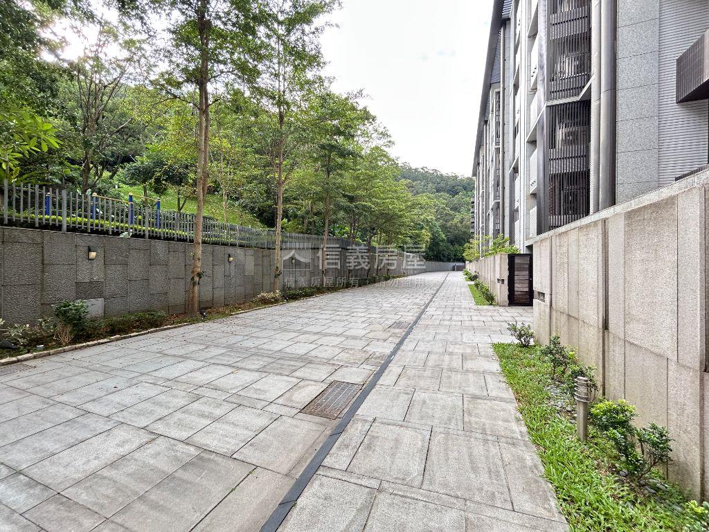 可看屋國賓山莊誠意出售房屋室內格局與周邊環境