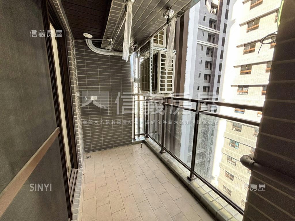 皇普莊園兩房平車先看這間房屋室內格局與周邊環境