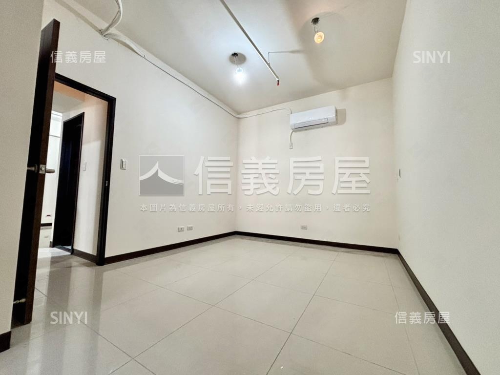 皇普莊園兩房平車先看這間房屋室內格局與周邊環境