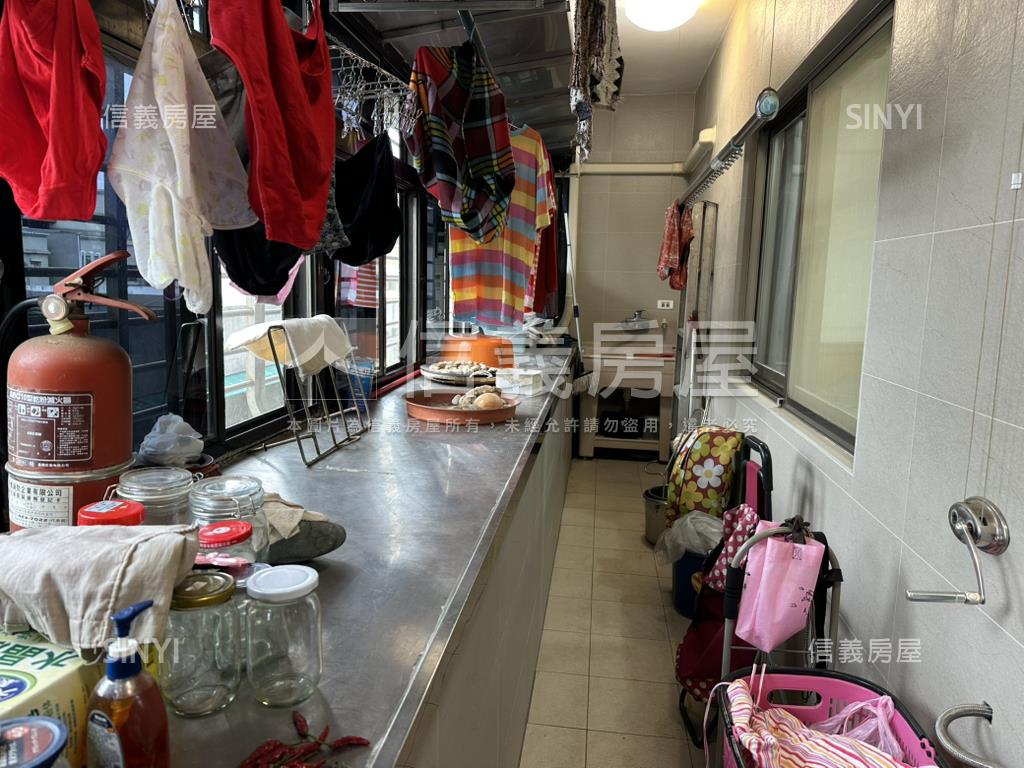 近捷運景觀華廈房屋室內格局與周邊環境