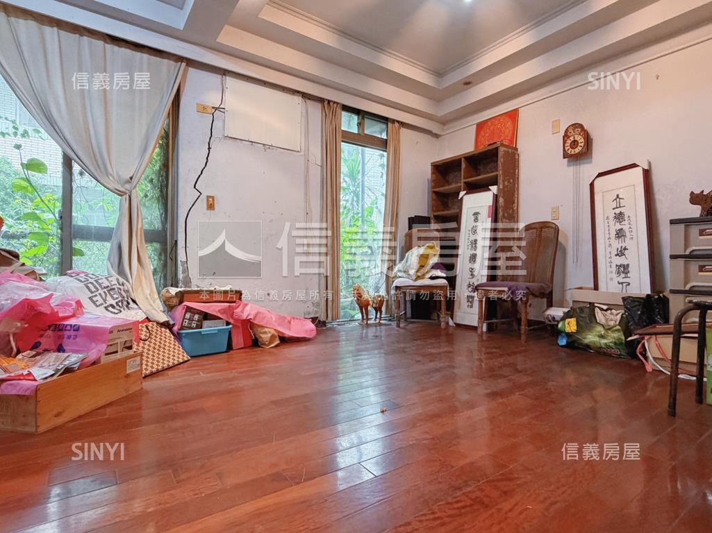 明峰稀有邊間好美小透天房屋室內格局與周邊環境
