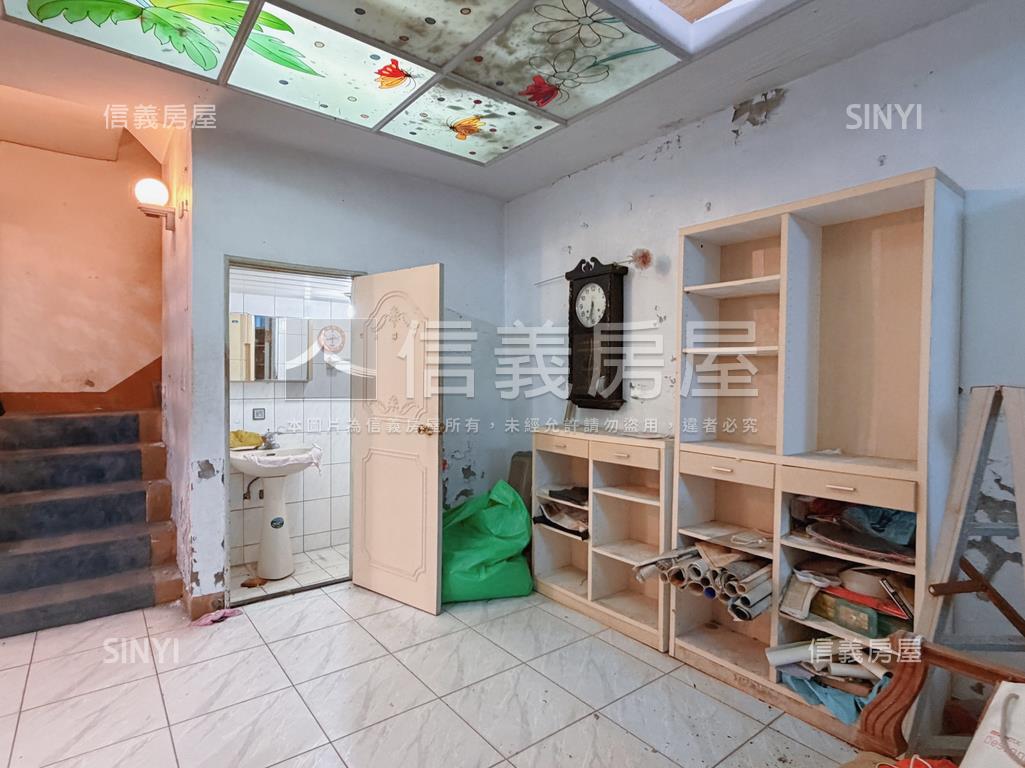 明峰稀有邊間好美小透天房屋室內格局與周邊環境