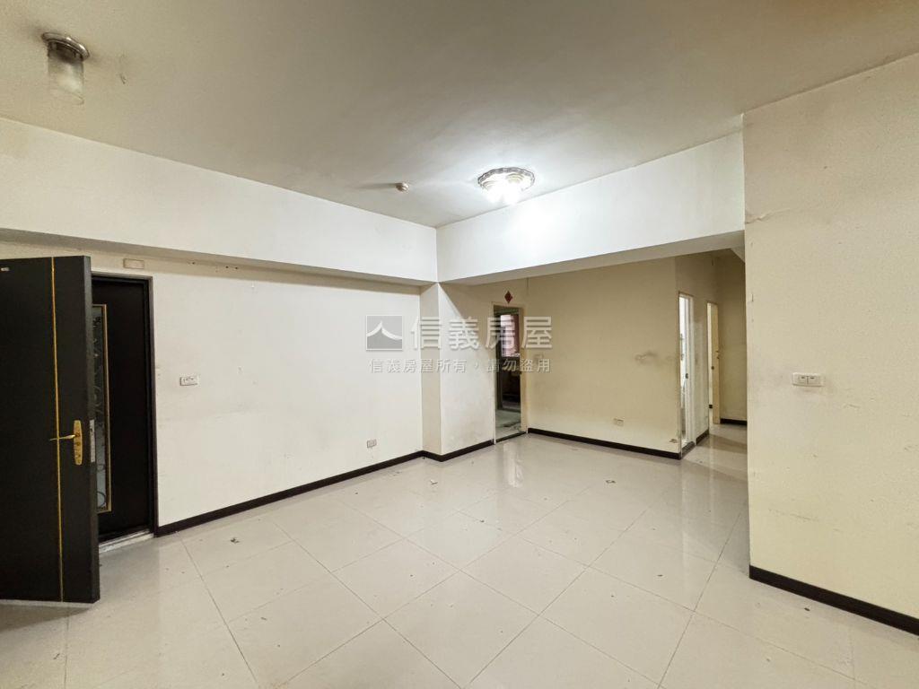 面中庭稀有大陽台三房好屋房屋室內格局與周邊環境