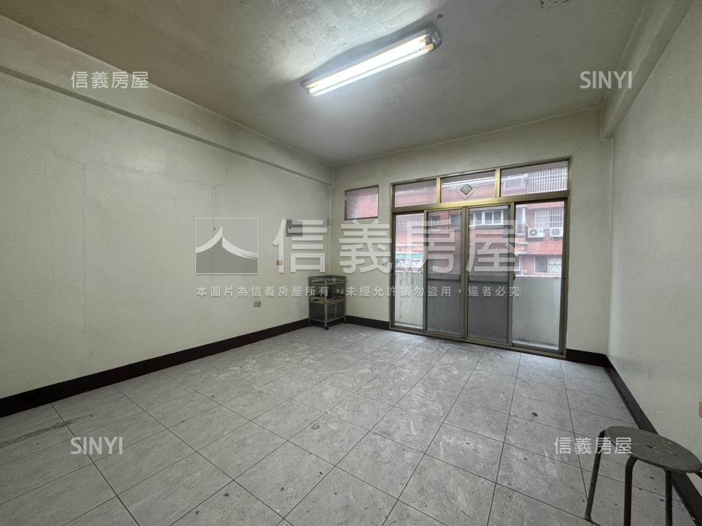 近信義國中小臨路店住房屋室內格局與周邊環境