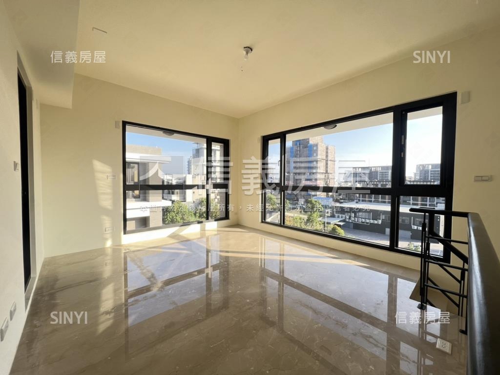 東方大千臨路邊間三車房屋室內格局與周邊環境