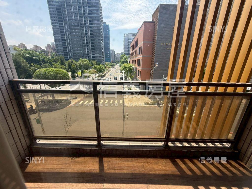 富耀中央邊間四房車位房屋室內格局與周邊環境