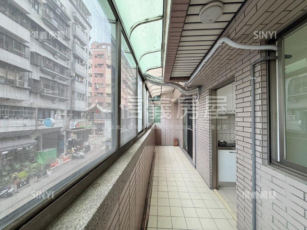 捷運文心崇德站三房平車房屋室內格局與周邊環境