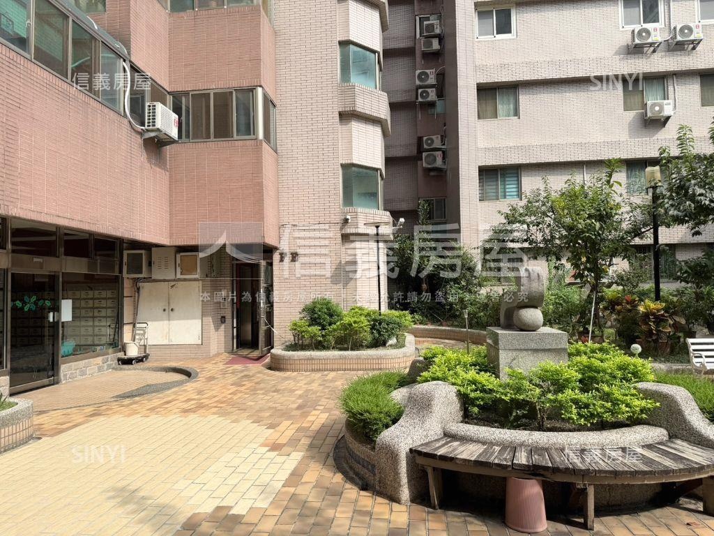 捷運文心崇德站三房平車房屋室內格局與周邊環境