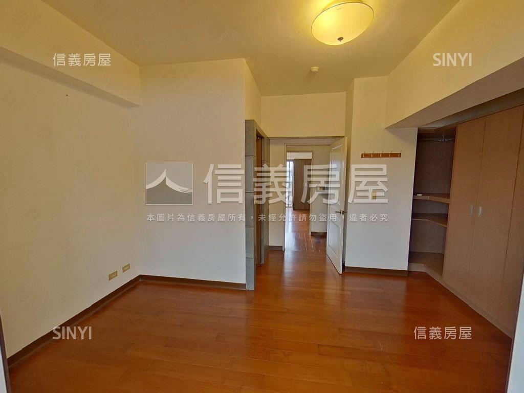 文豪露台四房有平面車位房屋室內格局與周邊環境