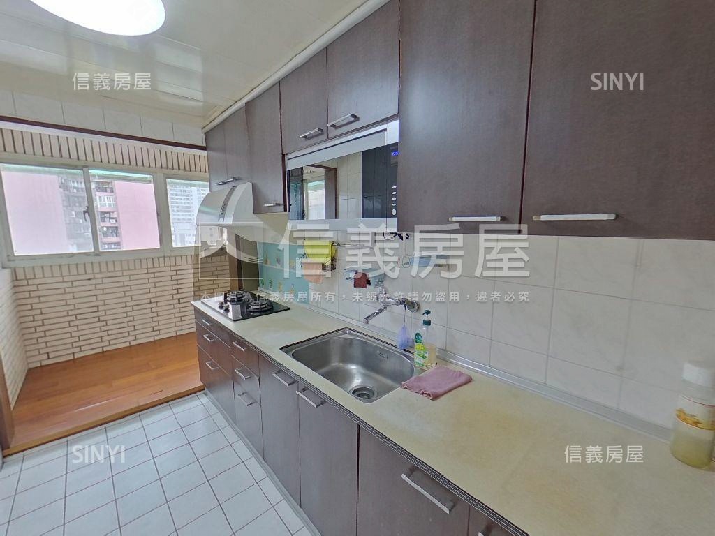 文豪露台四房有平面車位房屋室內格局與周邊環境