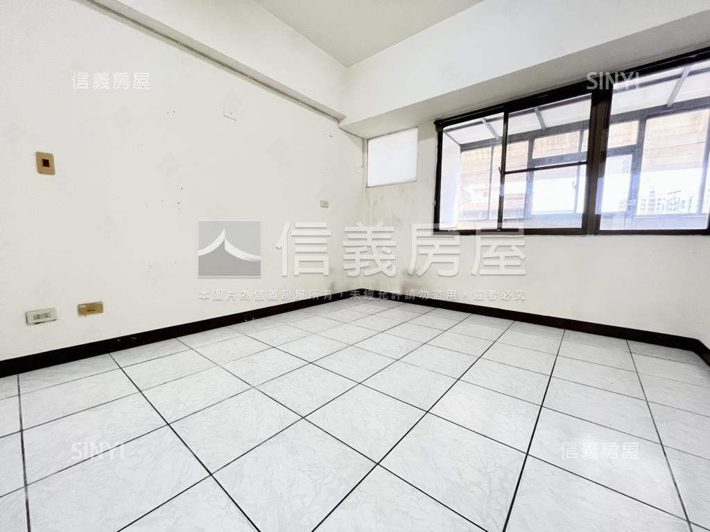 松竹捷運３房露臺戶房屋室內格局與周邊環境