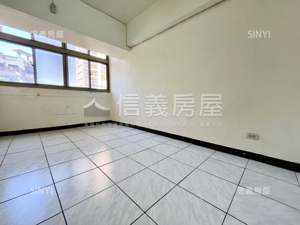 松竹捷運３房露臺戶房屋室內格局與周邊環境