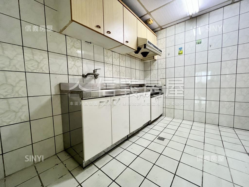 松竹捷運３房露臺戶房屋室內格局與周邊環境