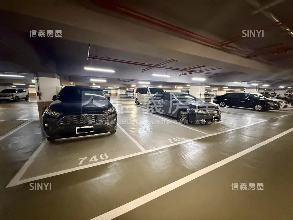 世界花園Ｂ４大車位誠售房屋室內格局與周邊環境