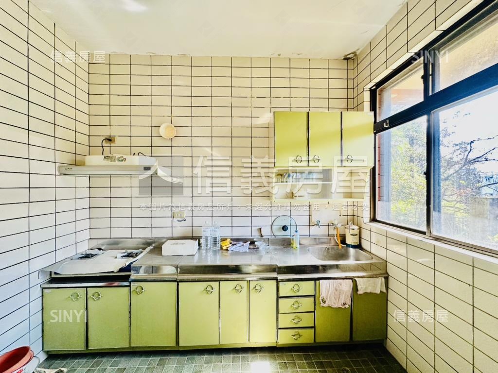 近郊百坪土地別墅有車庫房屋室內格局與周邊環境