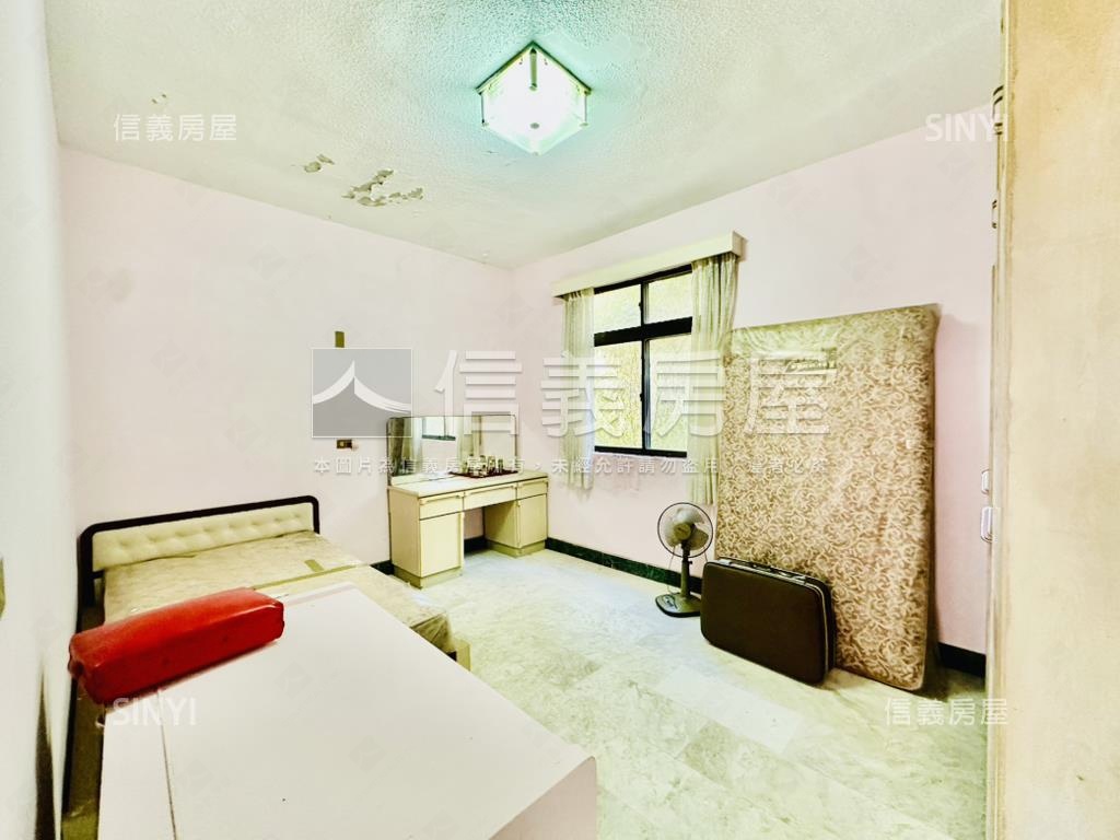 近郊百坪土地別墅有車庫房屋室內格局與周邊環境